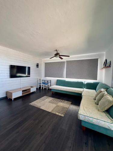 92 Camarque - 3 Bedroom Beachfront Apartment In Umdloti - 180 Degree Sea Views, Umdloti (foto 9)