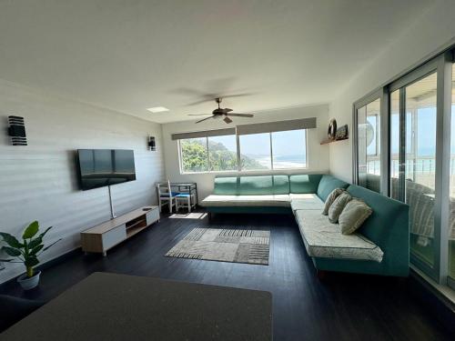 92 Camarque - 3 Bedroom Beachfront Apartment In Umdloti - 180 Degree Sea Views, Umdloti (foto 7)