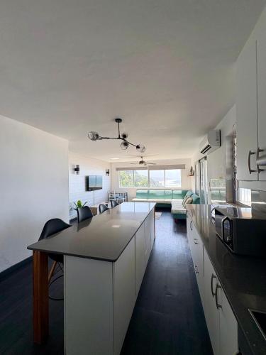 92 Camarque - 3 Bedroom Beachfront Apartment In Umdloti - 180 Degree Sea Views, Umdloti (foto 10)
