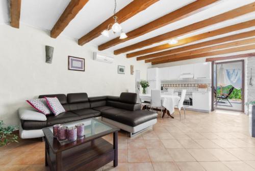 Iekārtas, Holiday House with Private Pool Villa Ladybug in Jakačići