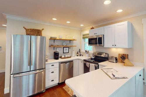 Steps to Riverfront: Dtwn Bluffton Studio! - image 14