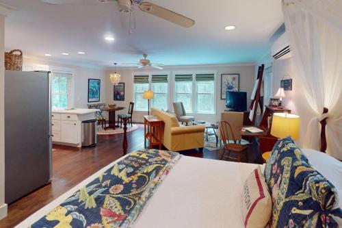 Steps to Riverfront: Dtwn Bluffton Studio! - image 13