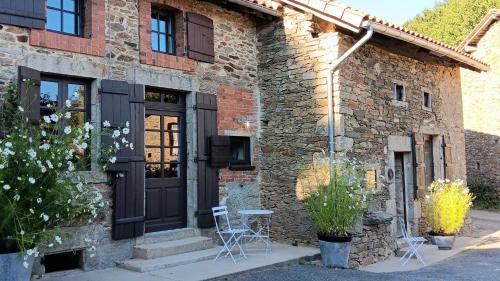 La Maison Nid in Oradour-sur-Vayres