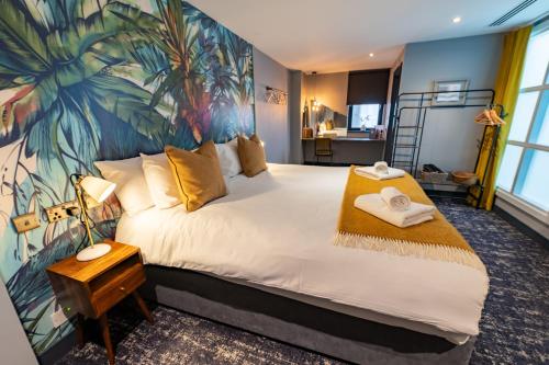 room detail thumbnail 0