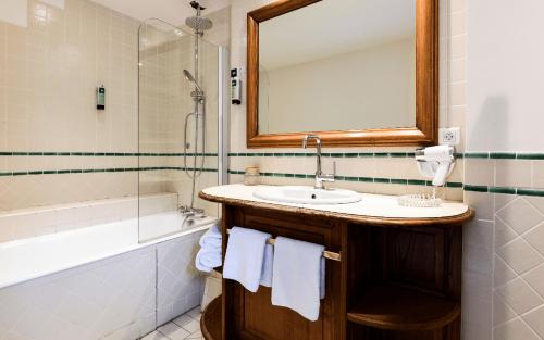Chambre double avec 1 ou 2 lits, vue sur la ville