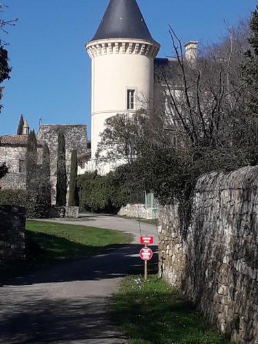 Skats, La maison de Famille d'Uzès (La maison de Famille d'Uzes) in Aubussargues