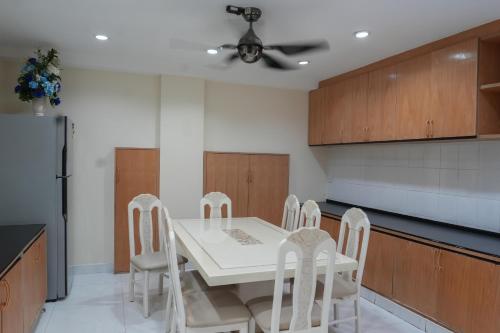 Beautiful 3 Bed 3 Bath duplex Sukhumvit apartment - BTS Thonglor, Aekamai, Phra Khanong, Bangkok (zdjęcie 6)