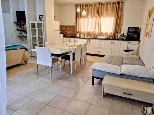 השכרה וסבלט בקומפלקס של יחידות in Mitzpe Ramon