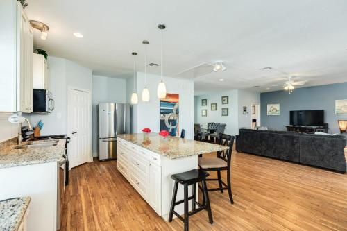 Coral Gem - 360 Views of Ocean, Beach, Sunsets! in San Luis Island (TX)
