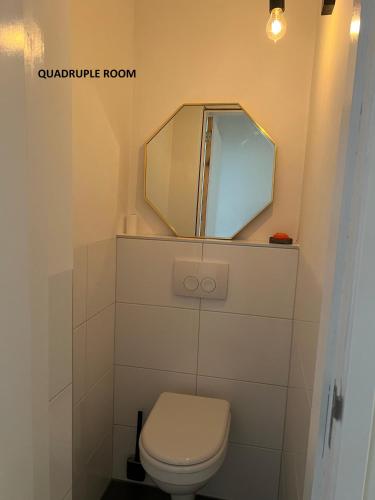 Quadruple Room image 9
