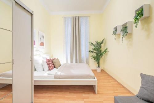 Central - NEW - AirCon - Comfy - image 4