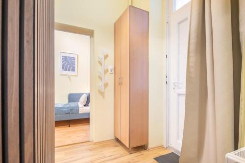 Central - NEW - AirCon - Comfy - image 14