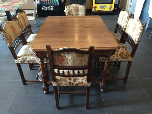 Midi 81 HOSTEL near น้ำพุรูปปั้นเด็กผู้ชายยืนฉี่เมนเนเกนพิส