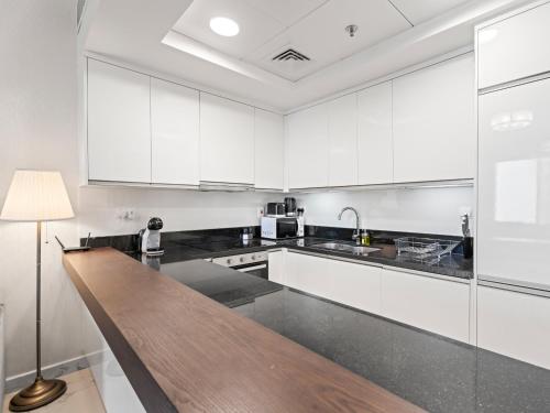 Elegant 1-BDR Retreat with Stunning Views -Noura Tower 37, Dubaj (zdjęcie 9)