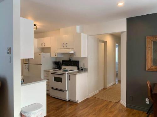 廚房, Condos Mont-Trinité (Condos Mont-Trinite) in 聖米歇爾德聖