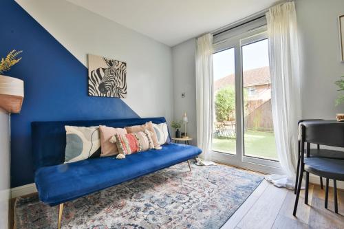 Two Bedroom Apartment Between City Centre & Bay