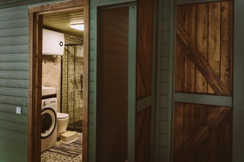 Vannas istaba, KESTERCIEMA BUKI - luxury seaside forest cabins with sauna & hot-tub in Ķesterciems