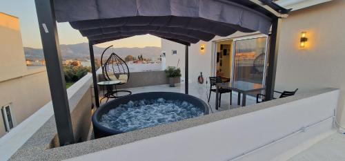Hill Luxury Suite