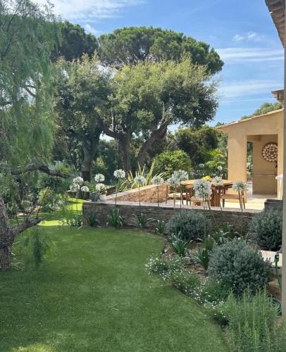 Villa Pool with views of the Bay and St Tropez gîte à louer Golf Beauvallon