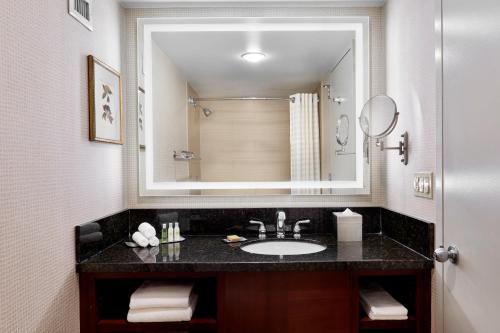 Standard King Room room in DoubleTree by Hilton - Philadelphia Center City