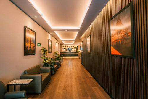 Előcsarnok, Canada Central & Rooftop near Bellas Artes Palota