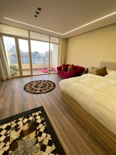 Roone pyramids view inn - image 5
