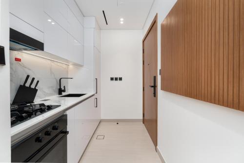 Cozy Studio with Sleek Design in JVC - image 11