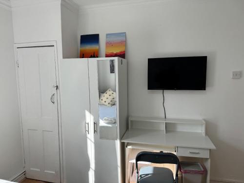 Budget Grey House 5