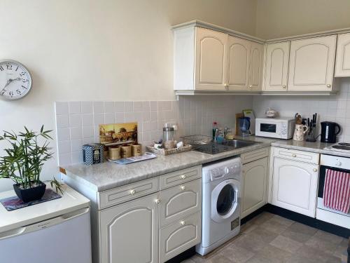 Konyha, Grosvenor Apartments in Bath - Great for Families, Groups, Couples, 80 sq m, Parking in Bathampton