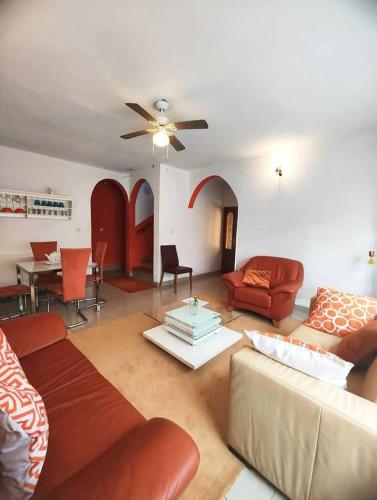 Mbemi Village Eco-Resort in บัวอา