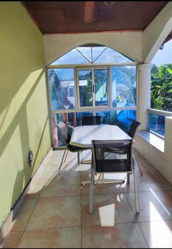 Mbemi Village Eco-Resort in บัวอา