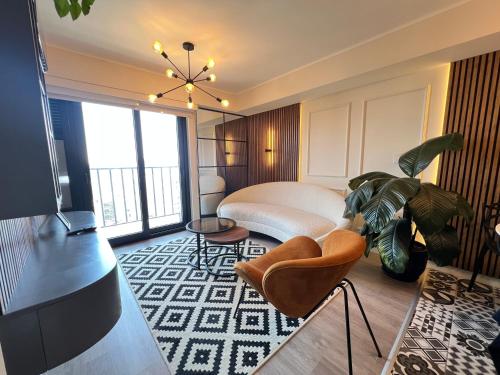 Avant-Garde Design Apartment in Prime Location