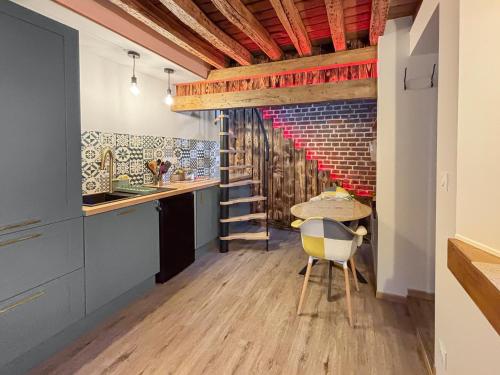 Duplex Calme & Cosy - 2 min Gares & Proche Aéroport, Beauvais