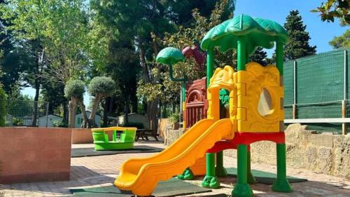 Camping 2 étoiles - Piscine - ccb0feg