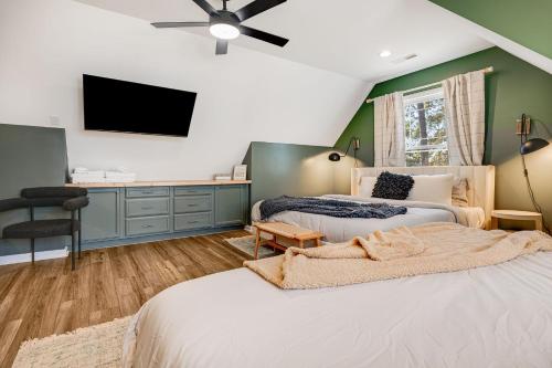 Secluded 5BR Stay,HotTub,Sauna,GameRoom,FirePit