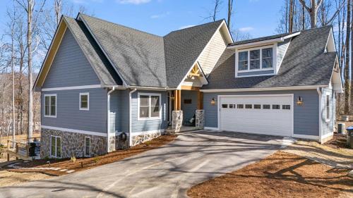 Secluded 5BR Stay,HotTub,Sauna,GameRoom,FirePit