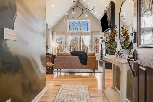 Secluded 5BR Stay,HotTub,Sauna,GameRoom,FirePit in Naples (NC)