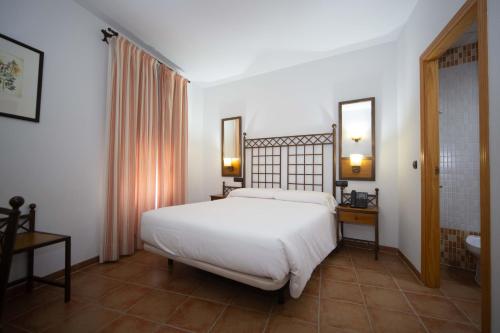 HOTEL HACIENDA SANTA BARBARA Room Type - Queen Room
