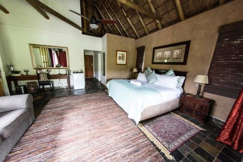 Fish Eagle Manor – East London, IA