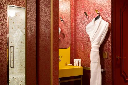 Idol Hotel - image 6