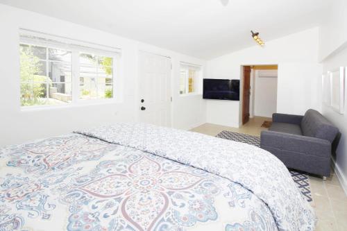 Facilities, In The Village With Private Entrance in Claremont (CA)