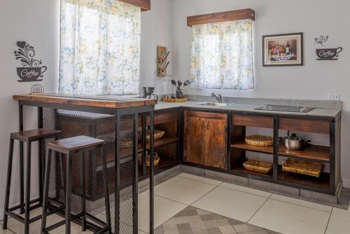 Cuatro cabañas 4,5,6 y 7 y una casa de dos pisos