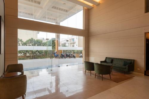 Jacuzzi & Big Screen By Buddies Home, Greater Noida (photo 10)