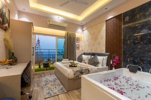 Jacuzzi & Big Screen By Buddies Home, Greater Noida (photo 8)
