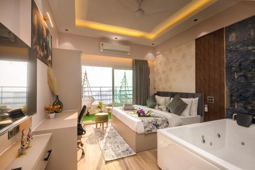 Jacuzzi & Big Screen By Buddies Home, Greater Noida (photo 2)