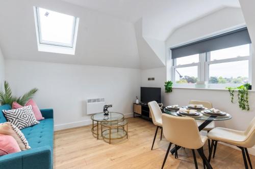 Premium 2-Bedroom Apartment, Leatherhead, Sleeps 4 in Летъред