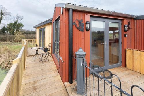 Red Sheds Cabin 'Herons Den' in Portarlington