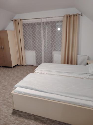 2 double beds, 2 twin beds