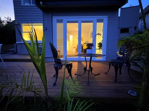 ทัศนียภาพภายนอกโรงแรม, Spacious & Secluded Bush-View Suite in Kohimarama in โคฮิมารามา