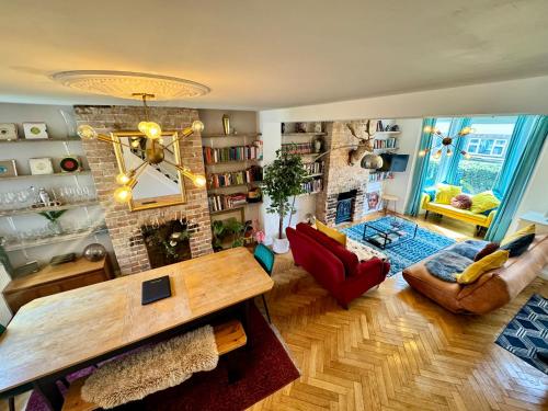 Eclectic seaside 4 bedroom artists residence